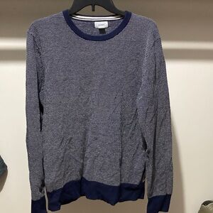 Old Navy and White Knit Pullover